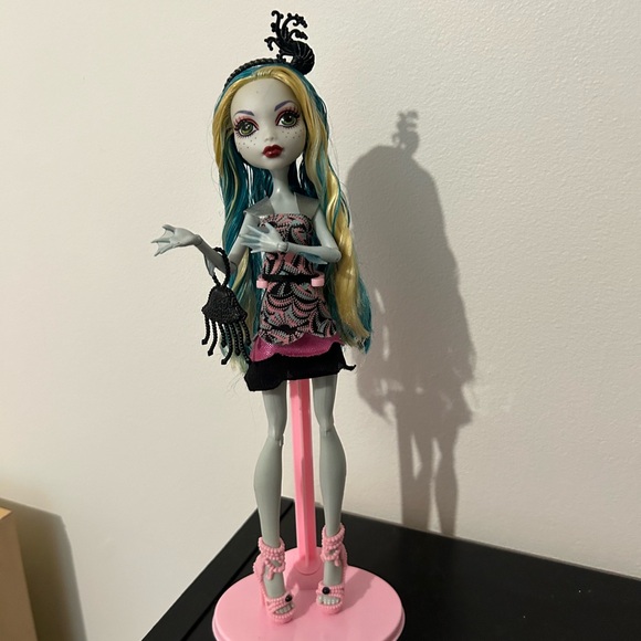 Monster High Doll Lagoona Frights, Camera, Action!: Black Carpet (G1) - Picture 5 of 7